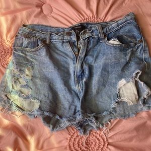 Forever 21 distressed shorts size L